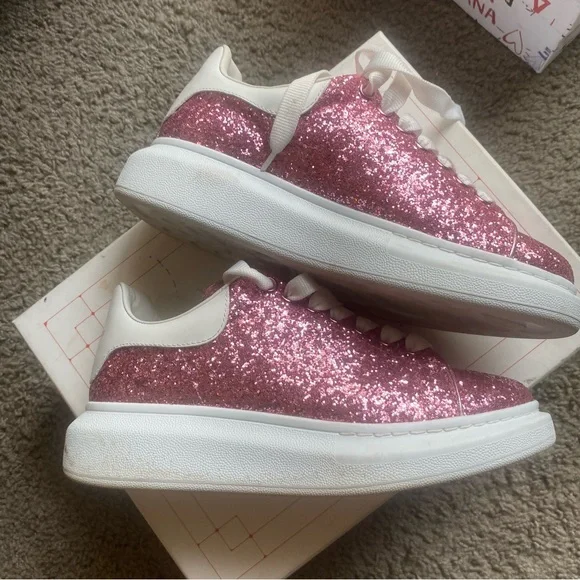 Alexander McQueen Oversized Sneaker in Glitter Pink - Picture 2 of 10